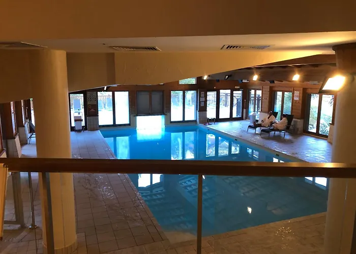 Appartement 4-5 Personnes Skis Aux Pieds Piscine Interieure Sauna Hammam